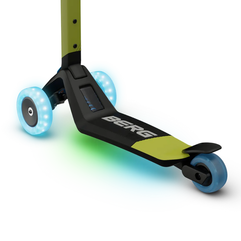 BERG Nexo Foldable Lights LED-Deck 3 Wheeled Scooter, Learning SPACE