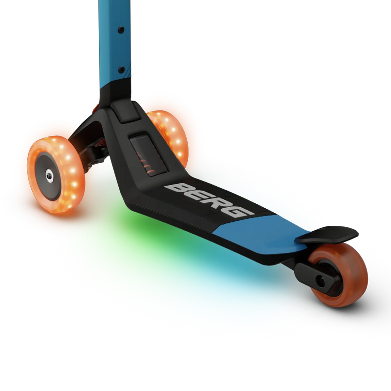 BERG Nexo Foldable Lights LED-Deck 3 Wheeled Scooter, Learning SPACE