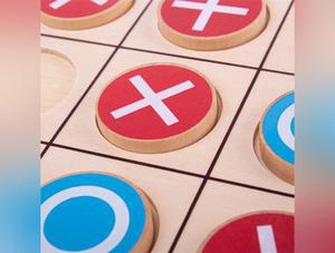 Wooden Noughts and Crosses Game – Classic Tic Tac Toe Set, Board Games Learning SPACE